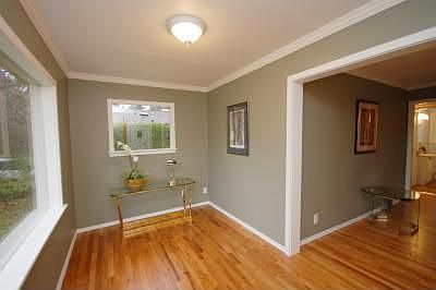 4th image of 10637 17th Ave NE