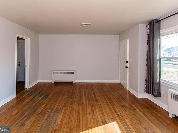 5th image of 1209 Belmont Ave