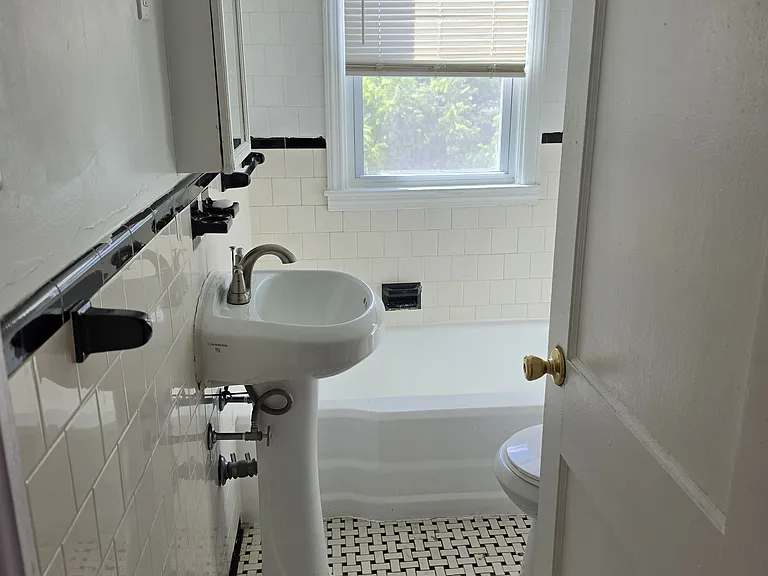 2100 Northland Rd — Photo 9