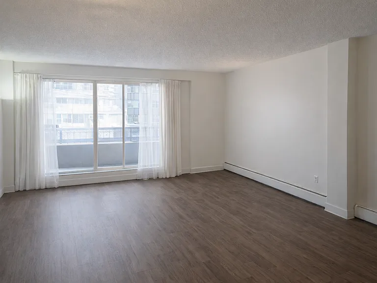 329 18th Ave SW #201 — Photo 2