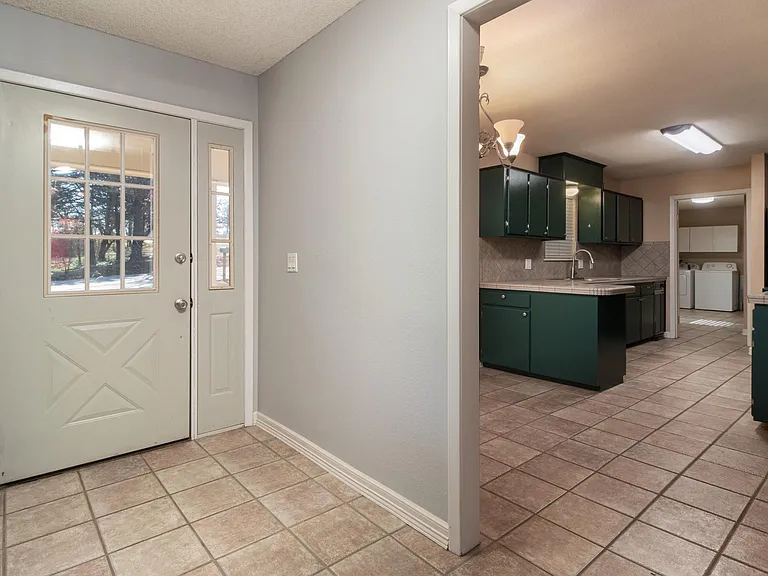 1910 Oak Hills Dr — Photo 8