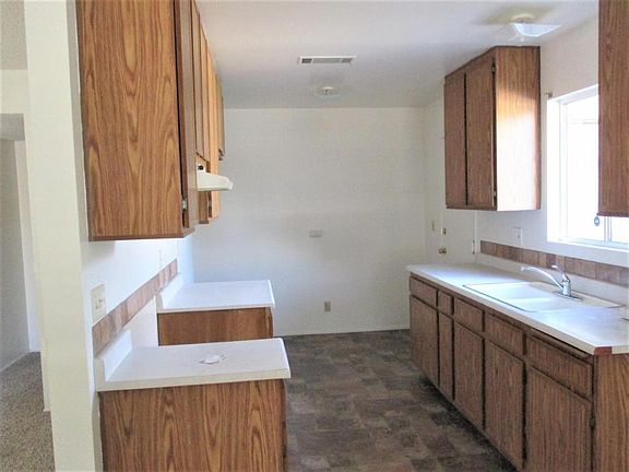 4th image of 2023 W Oakland Ave
