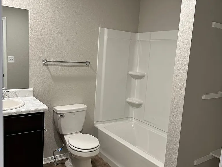 208 Sofia Dr — Photo 5
