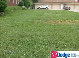 5016 Cass St, Omaha, NE 68132