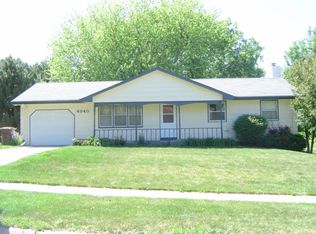4340 Hallcliffe Rd, Lincoln, NE 68516