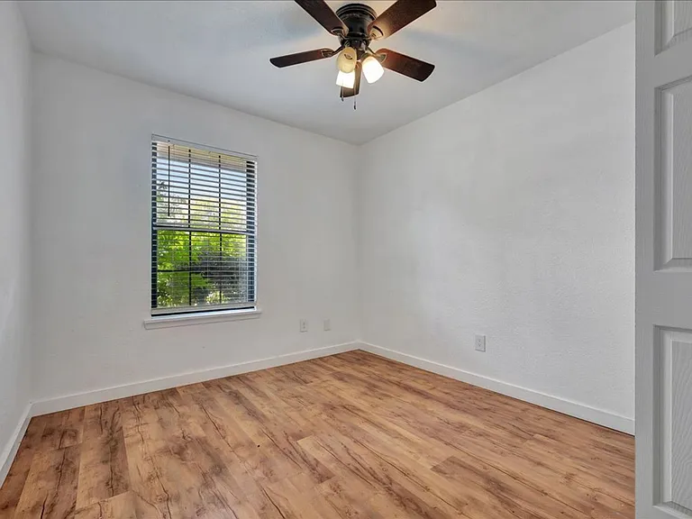 4908 Jade St — Photo 6