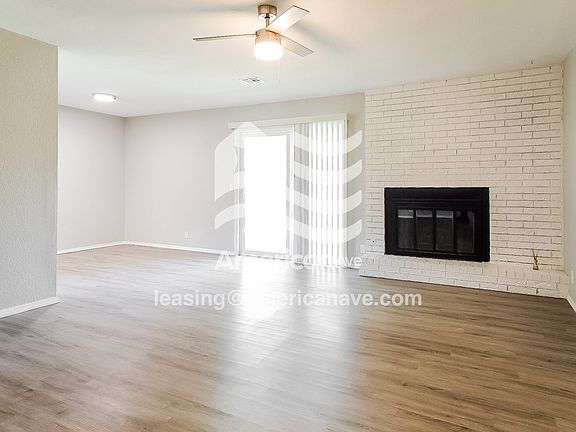1043316_003_wm_-_living_room_13282001.jpg