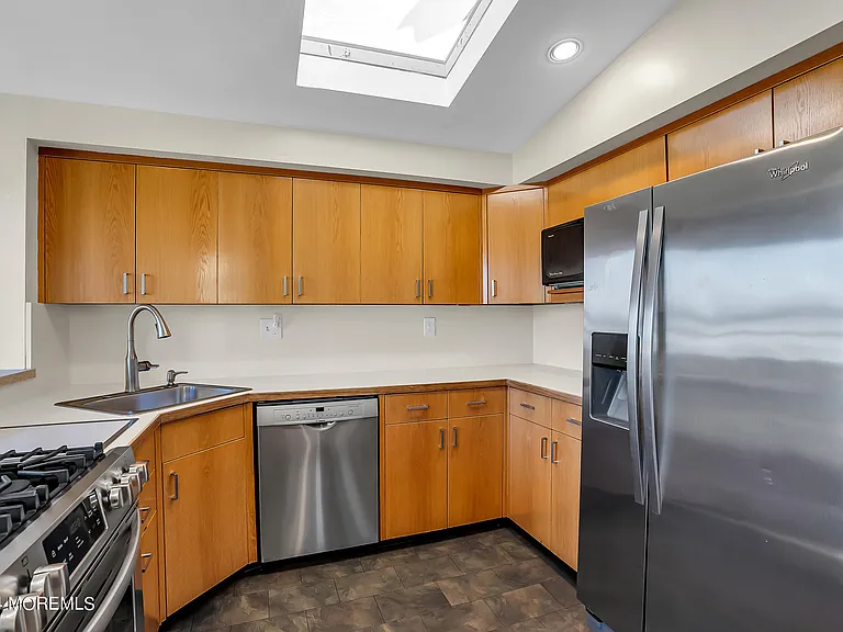 459 W Park Ave — Photo 7