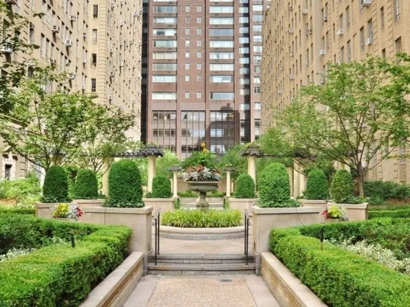350 W 57th St APT 10H, New York, NY 10019