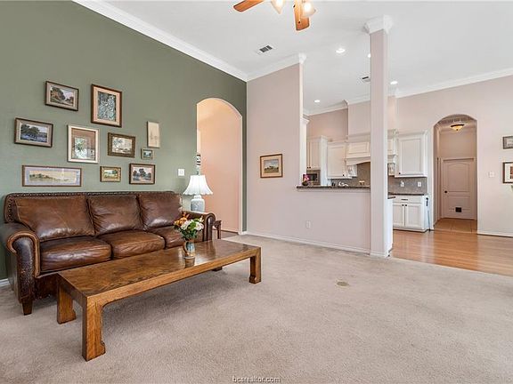 3rd image of 301 Stone Chase Ct