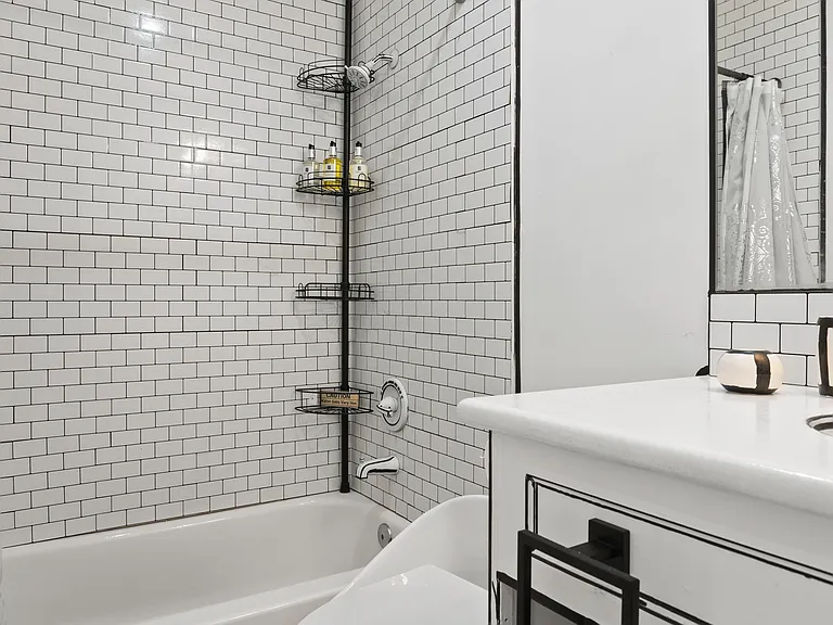 2815 E 64th St #4 — Photo 27