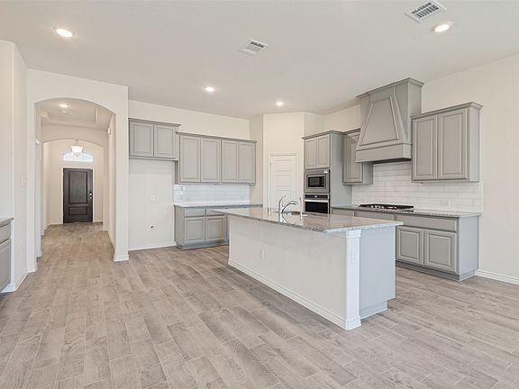 4th image of 4108 Ellinger Dr