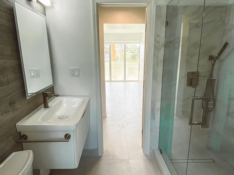 2755 NE 28th Ave #C1 — Photo 18