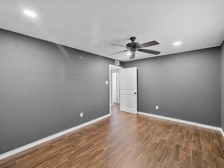10519 Fawnview Dr — Photo 32