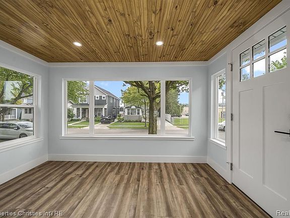 4th image of 1335 Bennaville Ave