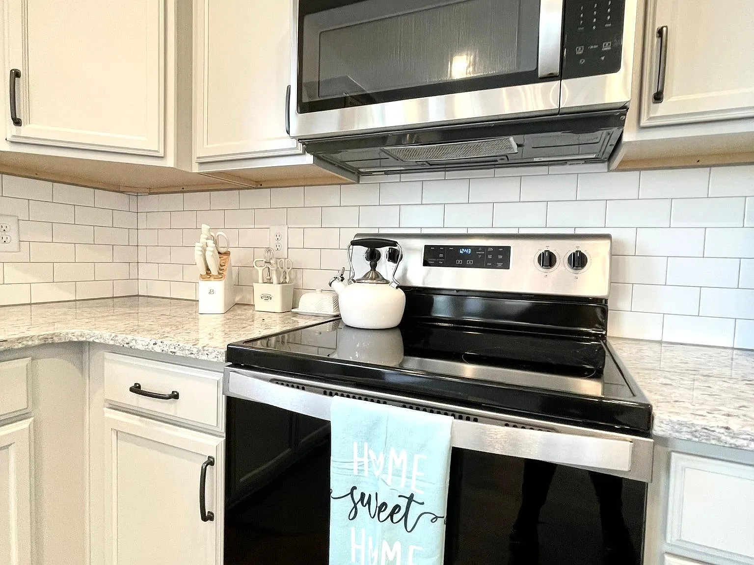 3 bed, 2.5 bath, 1898 sqft, $3,295 — Photo 4