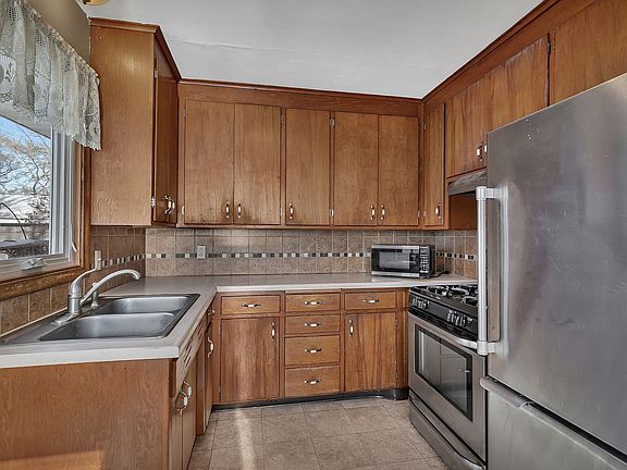 4th image of 1145 15th Ave S