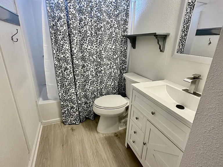 4704 Lake Champlain Ln — Photo 23