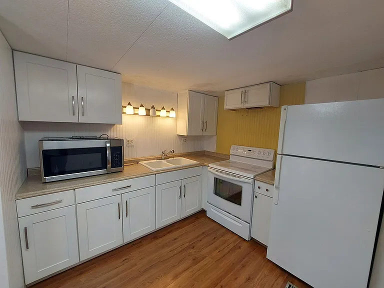 2929 Saralake Dr S — Photo 10