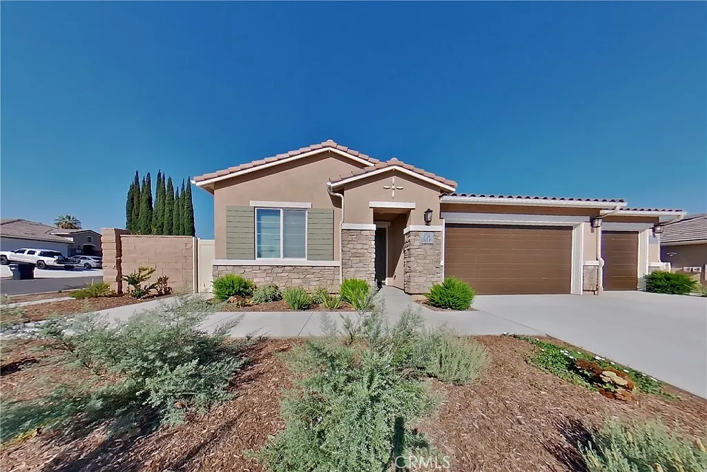 3 bed, 1429 sqft, $4,249 — Photo 1