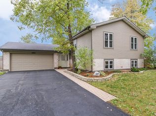 2381 Leeward Ln, Hanover Park, IL 60133