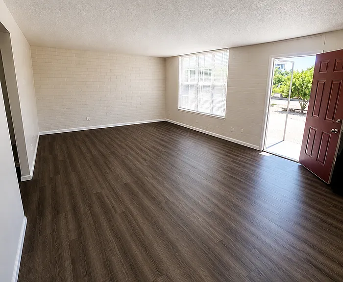 2041 W Berridge Ln #6 — Photo 2