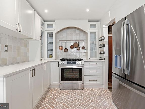 2nd image of 8804 Oak Leaf Dr