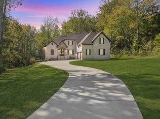 1040 Washington Dr, Cottontown, TN 37048