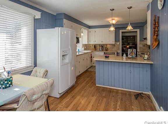 5th image of 424 Summit Ave