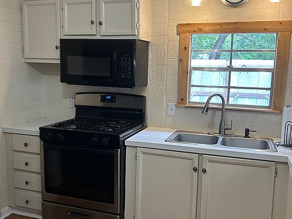 3rd image of 16 Newcastle Dr