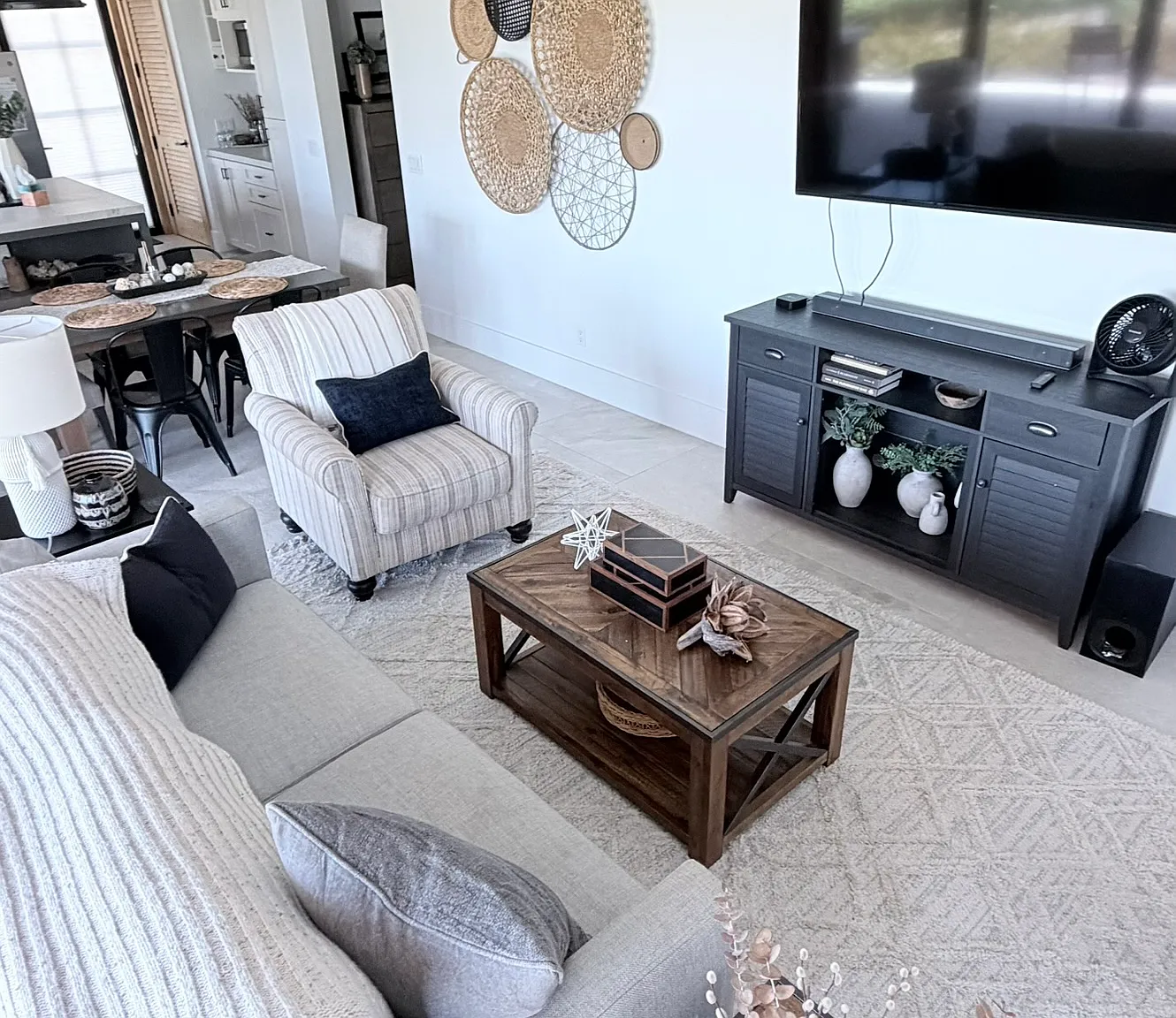 2 bed, 1200 sqft, $7,050 — Photo 4