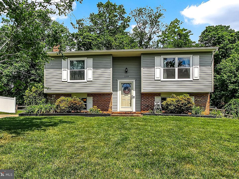 1st image of 1319 Sweetbriar Ln