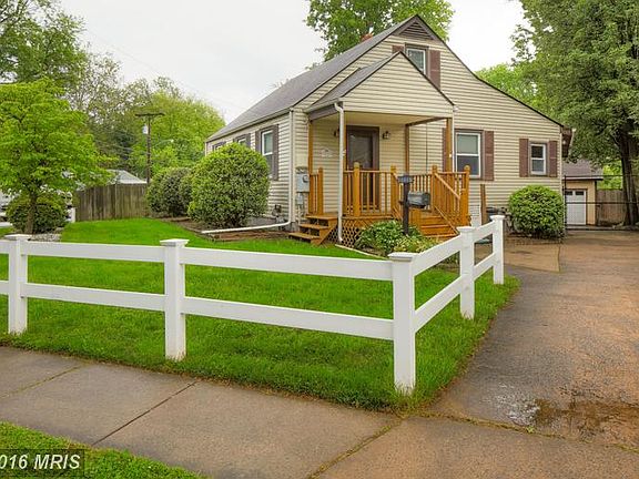 3rd image of 10915 Oakwood Dr