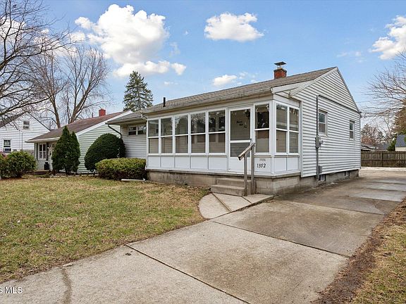 2nd image of 1352 Abbott Ave