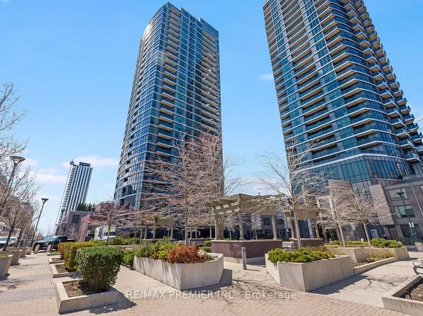 9 Valhalla Inn Rd #609, Toronto, ON M9B 0B2