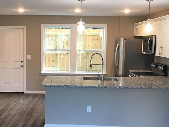 3rd image of 609 Brister St #103