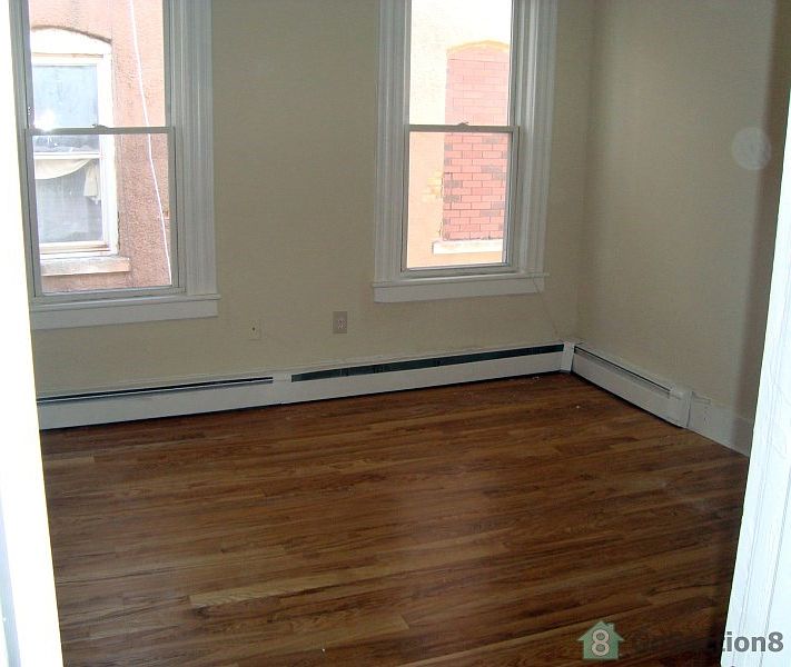 2nd image of 160 George St