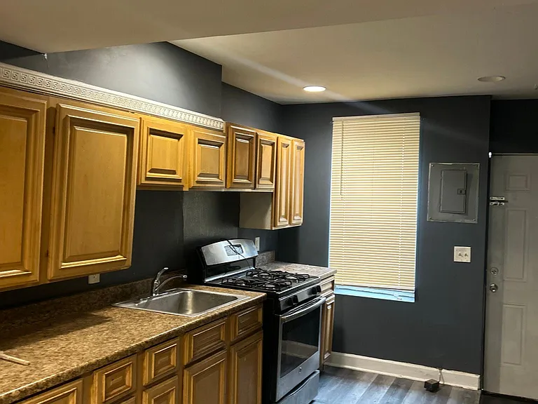 1208 N Spring St — Photo 3