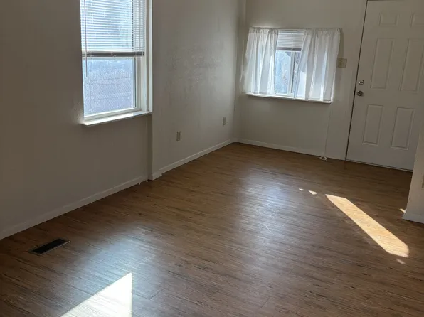 16 Oakwood St, Lake Dallas, TX 75065