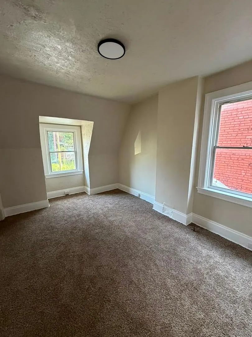 Spacious 4BR Home in Pittsburgh, Section 8 Considered!! — Photo 4