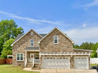 607 Occoneechee Dr, Fuquay Varina, NC 27526