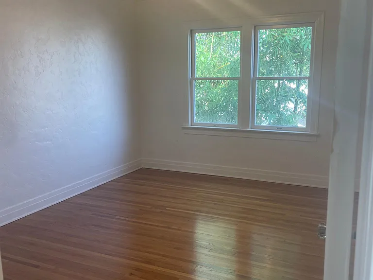 672 Euclid Ave #1/2 — Photo 33