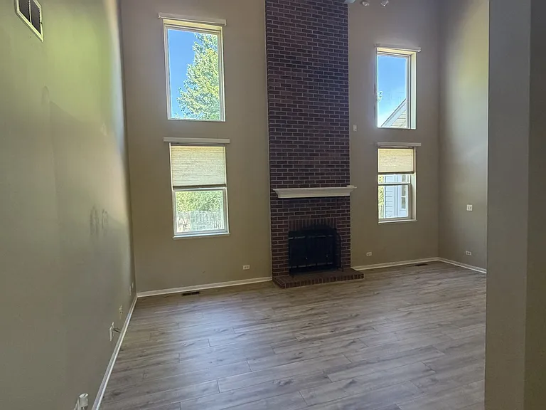 575 Capital Ln — Photo 9