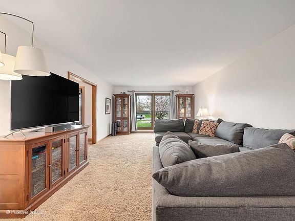 5th image of 612 Stuart Dr
