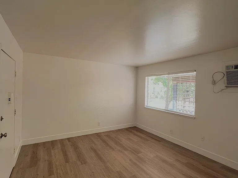 1722 G St — Photo 7