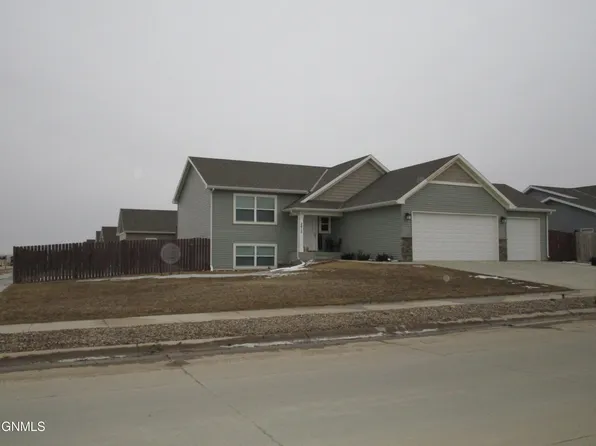 2610 2nd St NE, Watford City, ND 58854