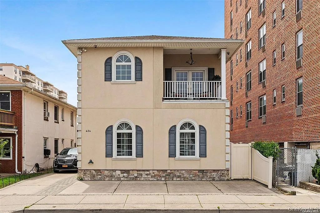 3 bed, 2.5 bath, 3000 sqft, $17,000 — Photo 1