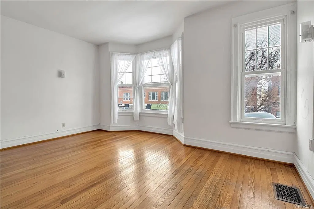 1 bed, 750 sqft, $1,300 — Photo 1