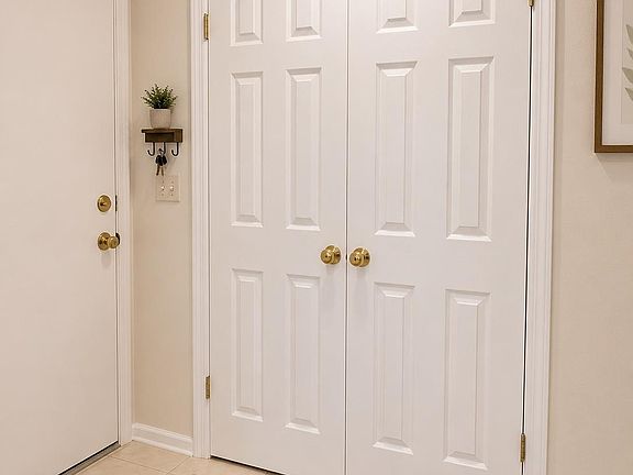 3rd image of 110 Keystone Ct
