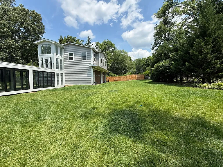 8616 McHenry St — Photo 25